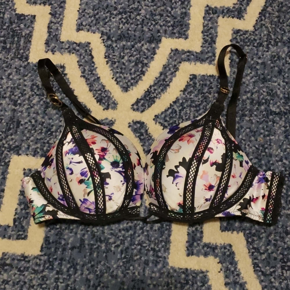 Victoria Secret Bombshell Bra 32B